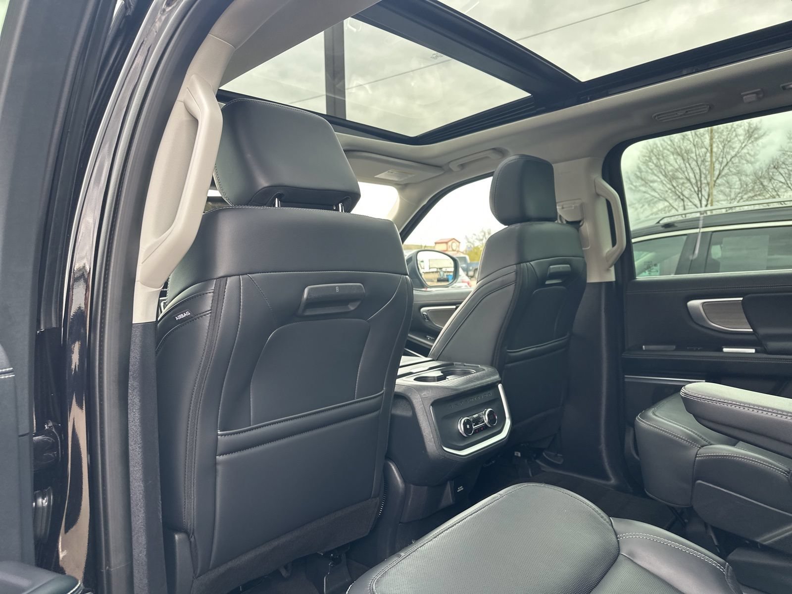 Used 2025 Ford Expedition Max Platinum AWD/4WD image 22