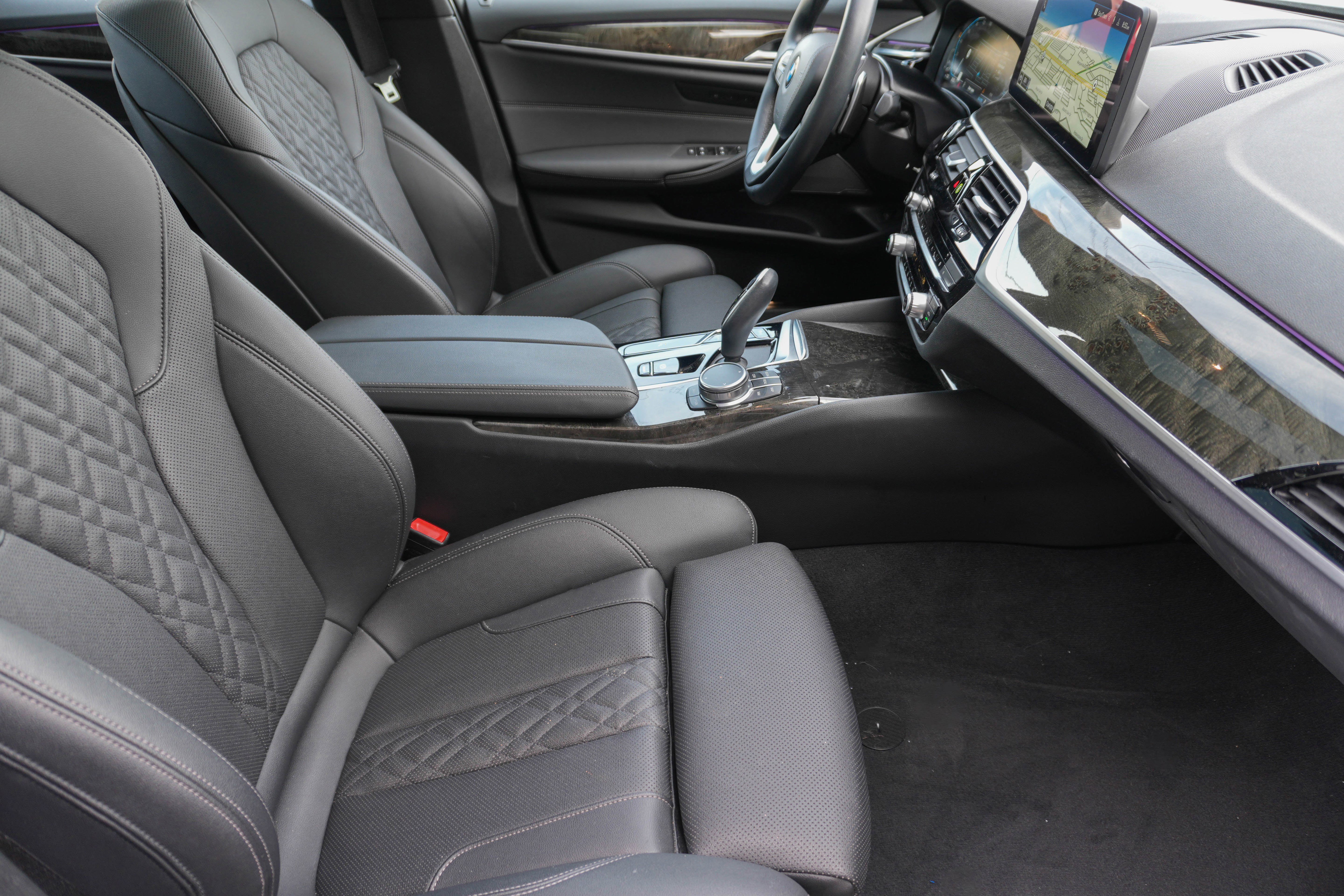 Certified 2023 BMW 530i xDrive w/ Premium Package image 11