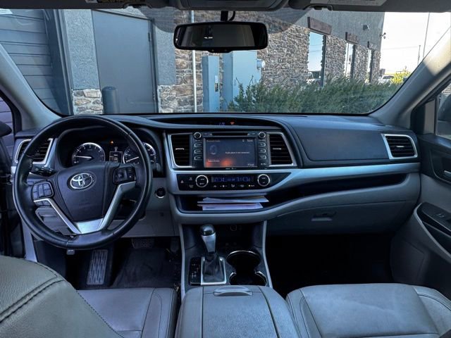 Used 2014 Toyota Highlander XLE AWD/4WD image 10