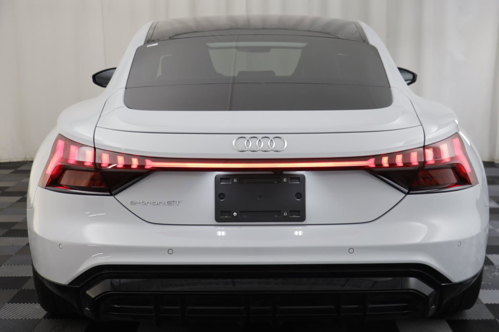 Used 2024 Audi e-tron GT Prestige image 17