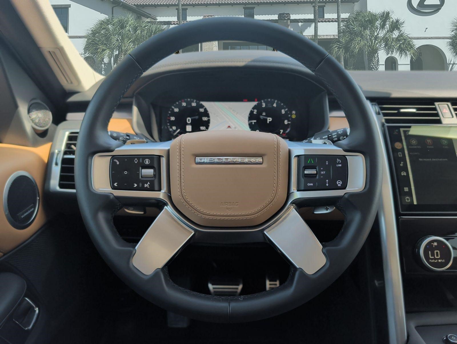 Used 2025 Land Rover Discovery Metropolitan Edition AWD/4WD image 13