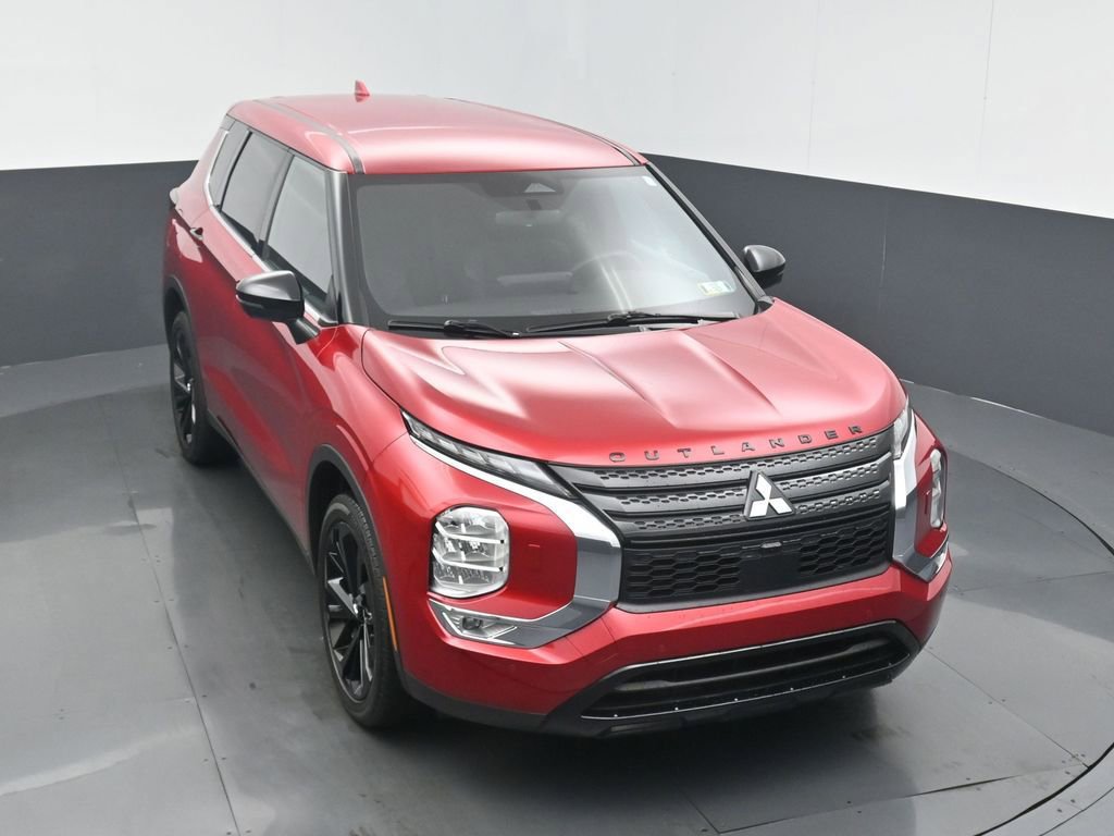 Used 2023 Mitsubishi Outlander SE image 3