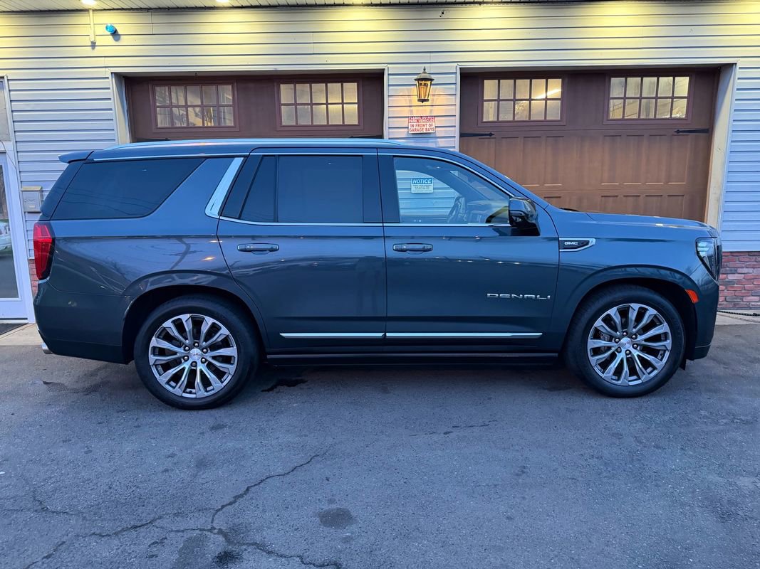 Used 2021 GMC Yukon Denali w/ Denali Premium Package image 2