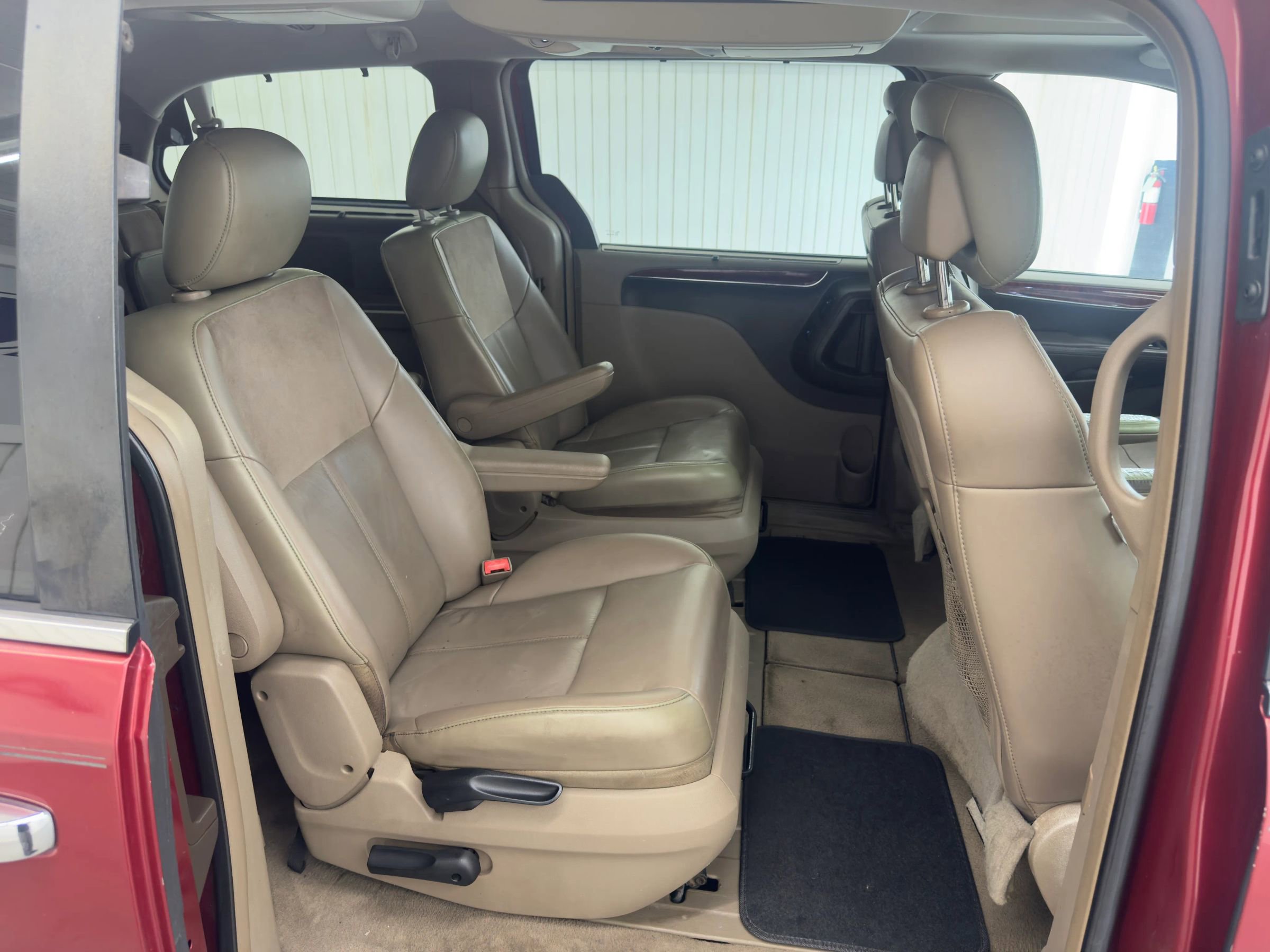 Used 2012 Chrysler Town & Country Limited w/ Luxury Group image 11