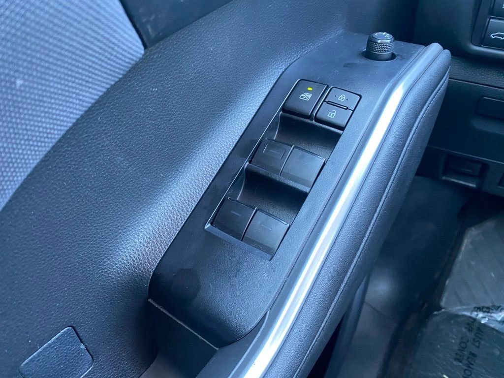 Used 2024 Toyota Highlander LE image 12