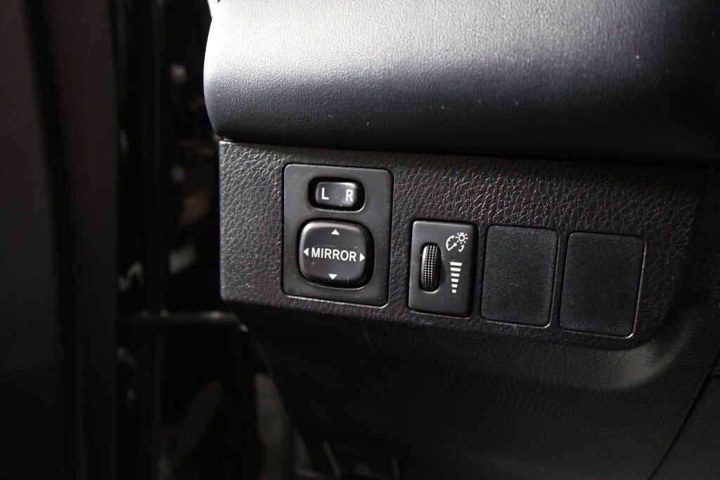 Used 2016 Toyota RAV4 SE image 32