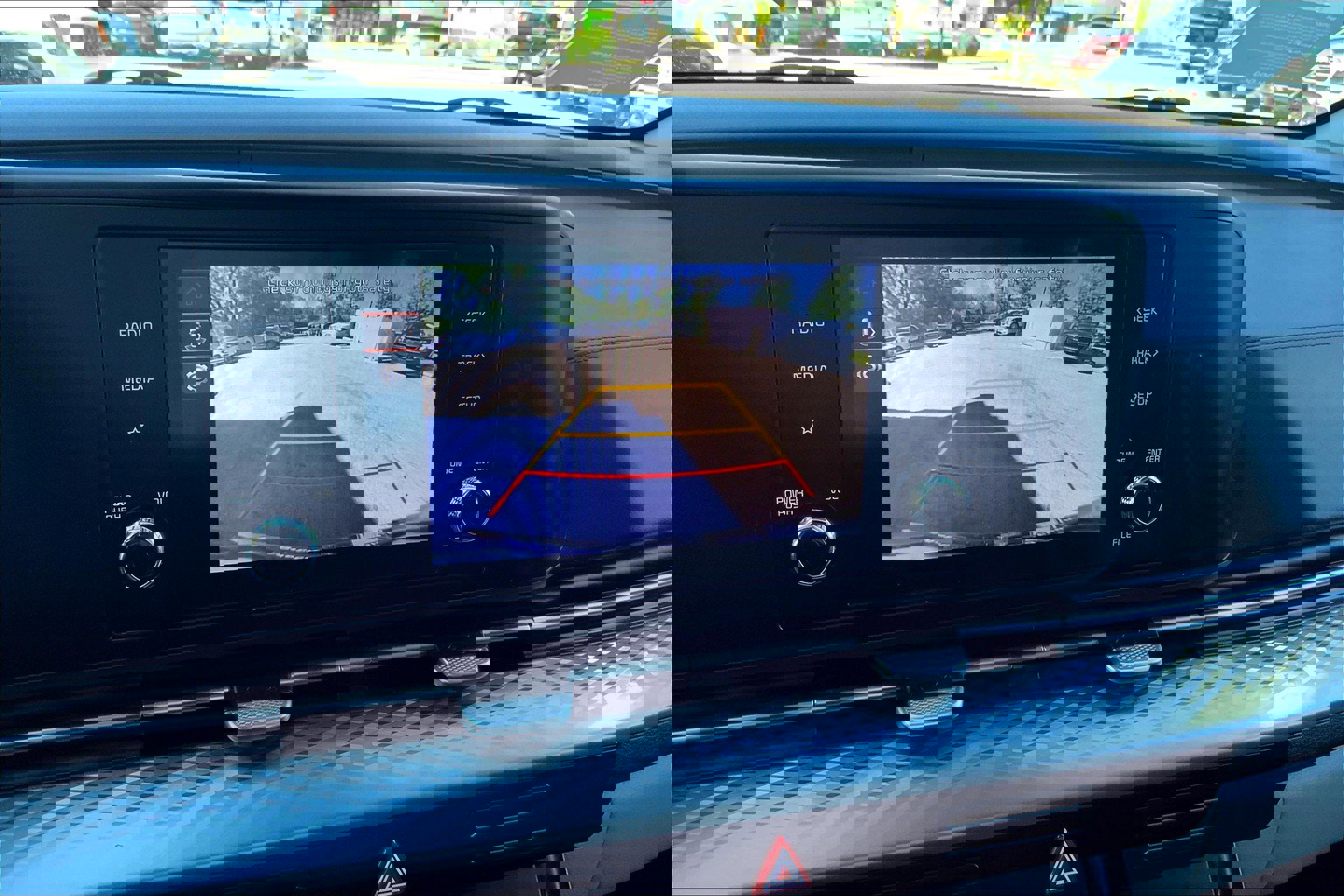 Used 2024 Kia Carnival LX image 23