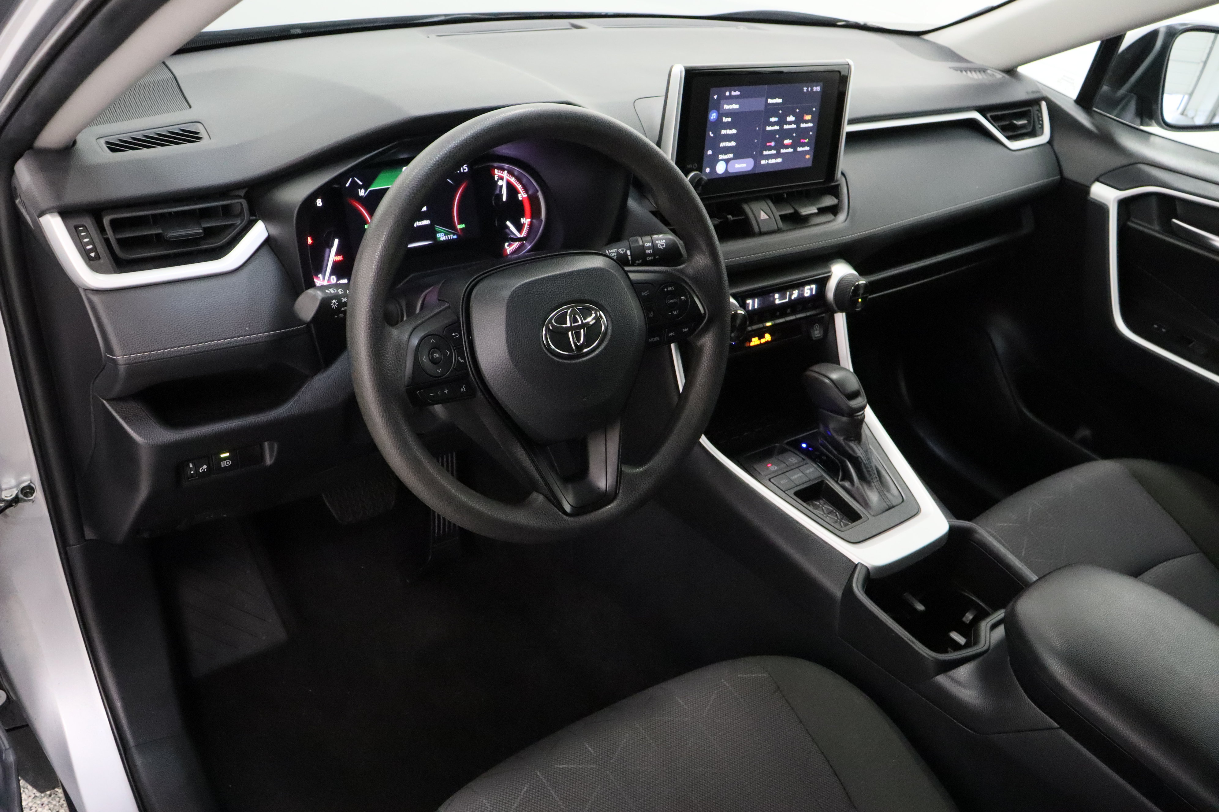 Used 2025 Toyota RAV4 XLE FWD image 13