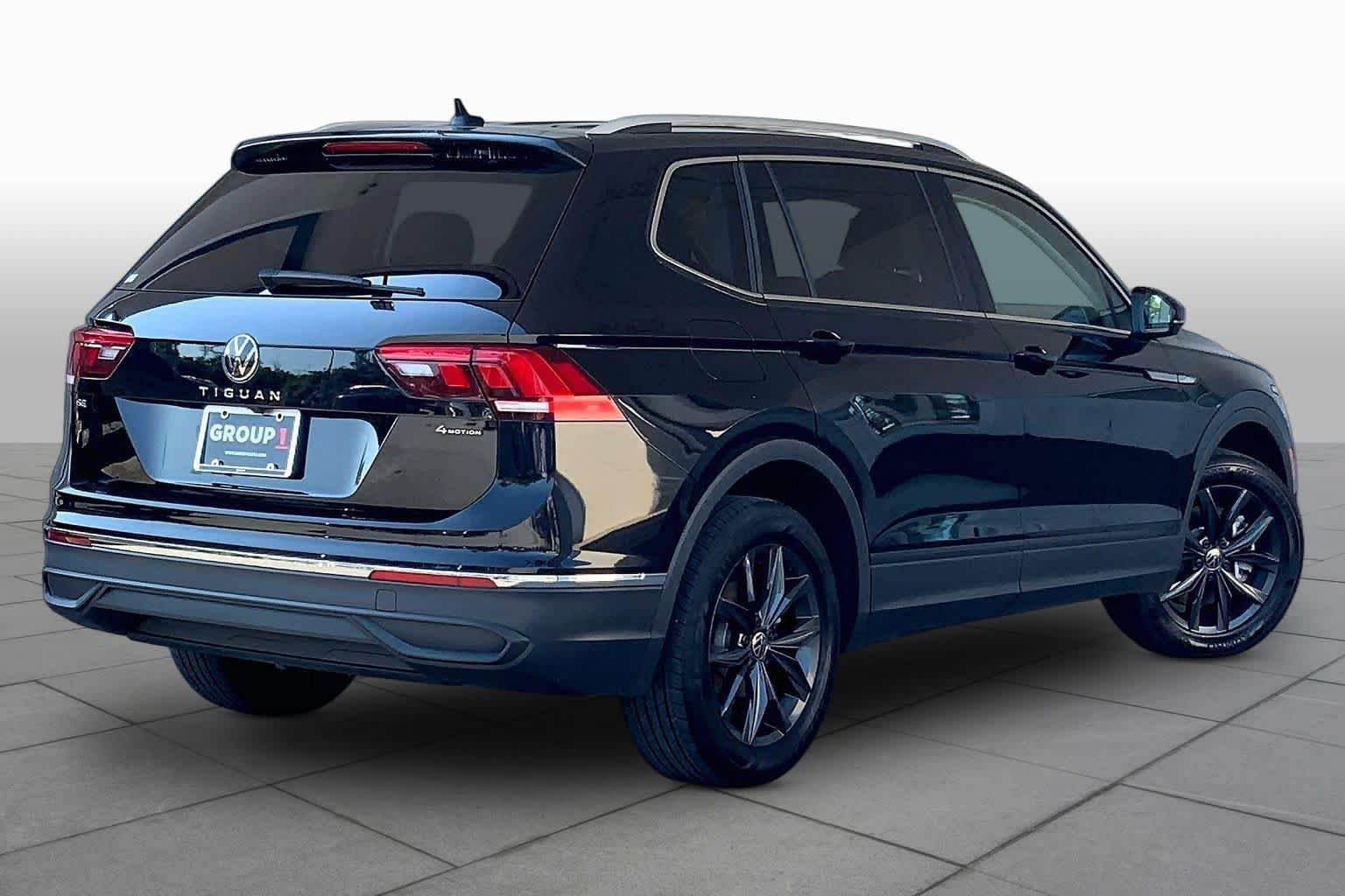 Used 2024 Volkswagen Tiguan SE AWD/4WD image 13