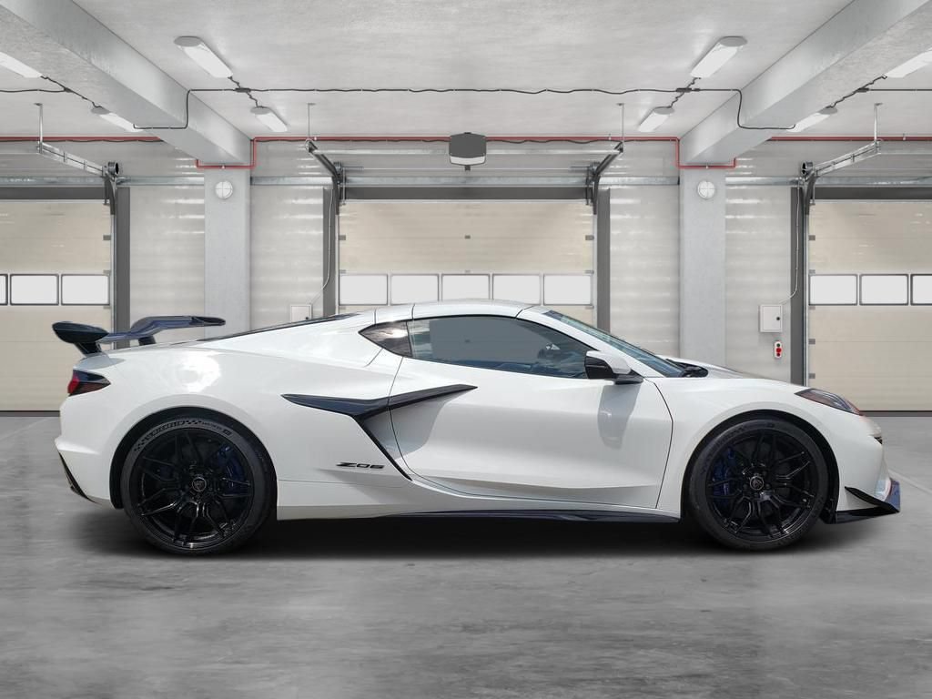 New 2026 Chevrolet Corvette Z06 w/ Z07 Performance Package RWD image 2