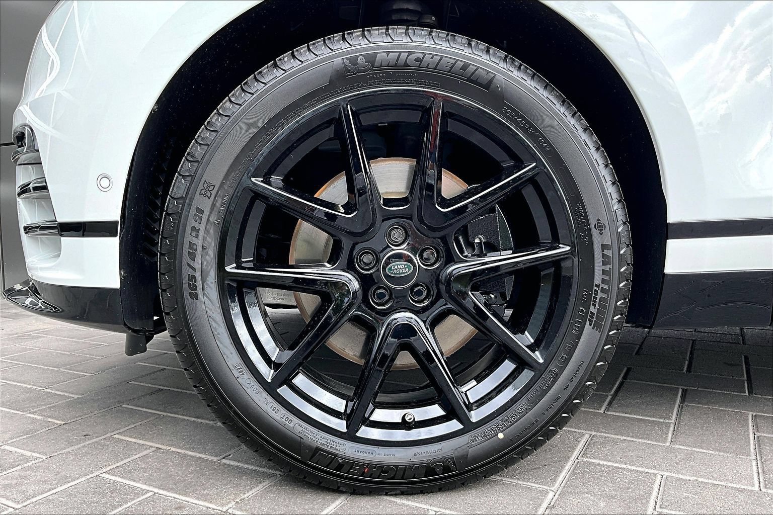 New 2026 Land Rover Range Rover Velar Dynamic SE AWD/4WD image 12