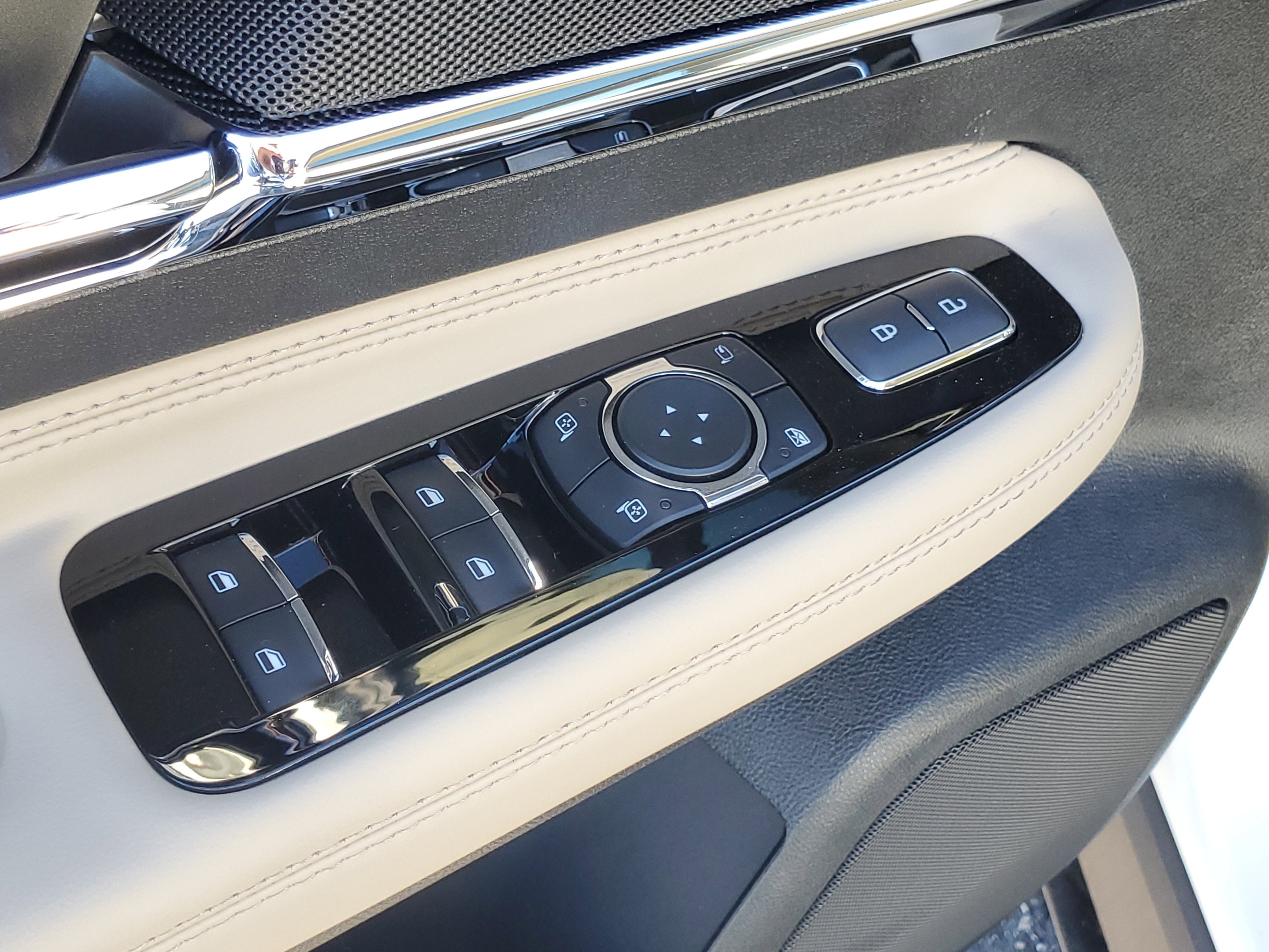 New 2025 Lincoln Corsair Reserve w/ Equipment Group 202A image 10