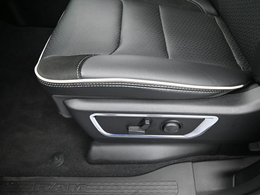 Used 2025 RAM 1500 Laramie image 15