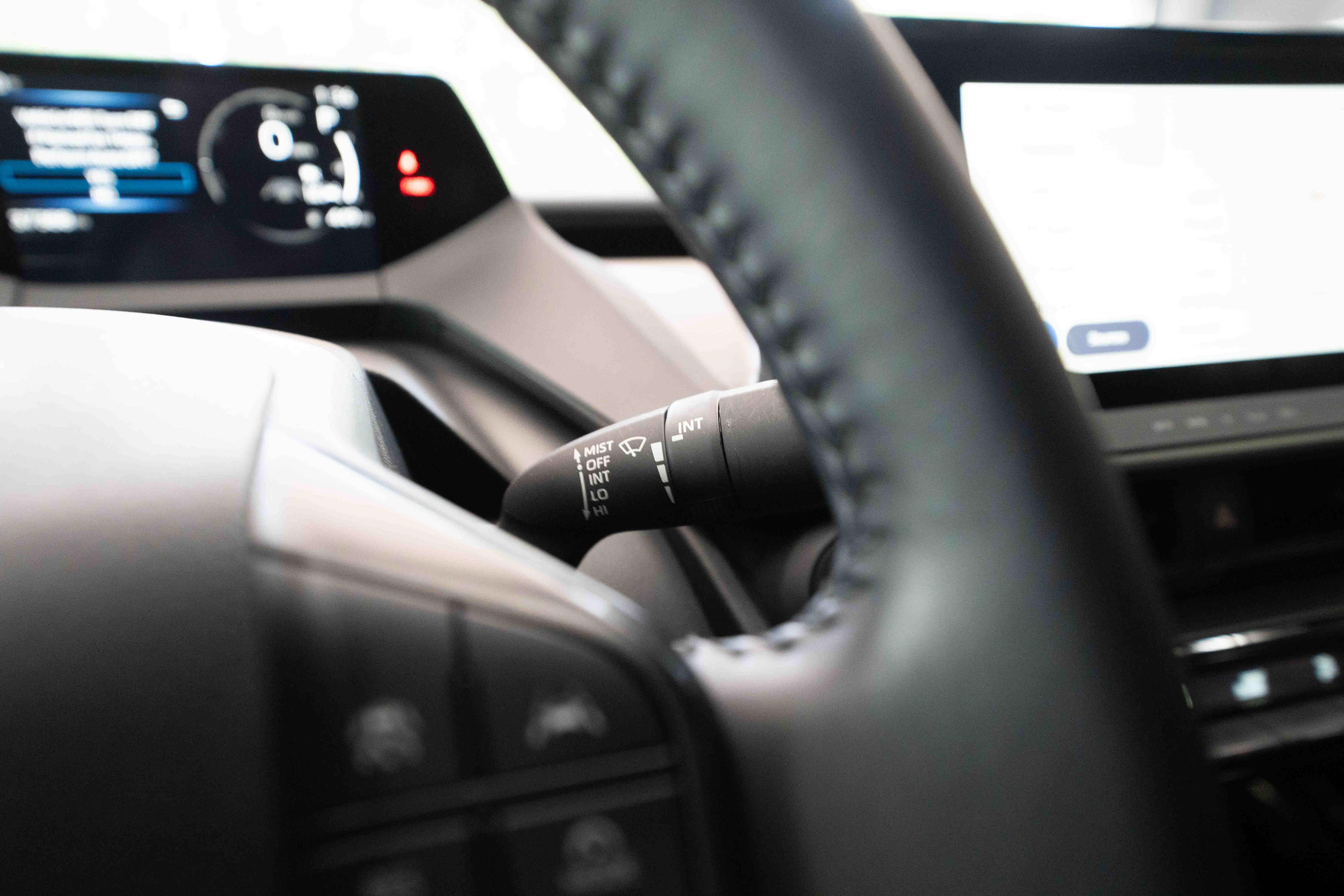Used 2025 Toyota Prius LE FWD image 14