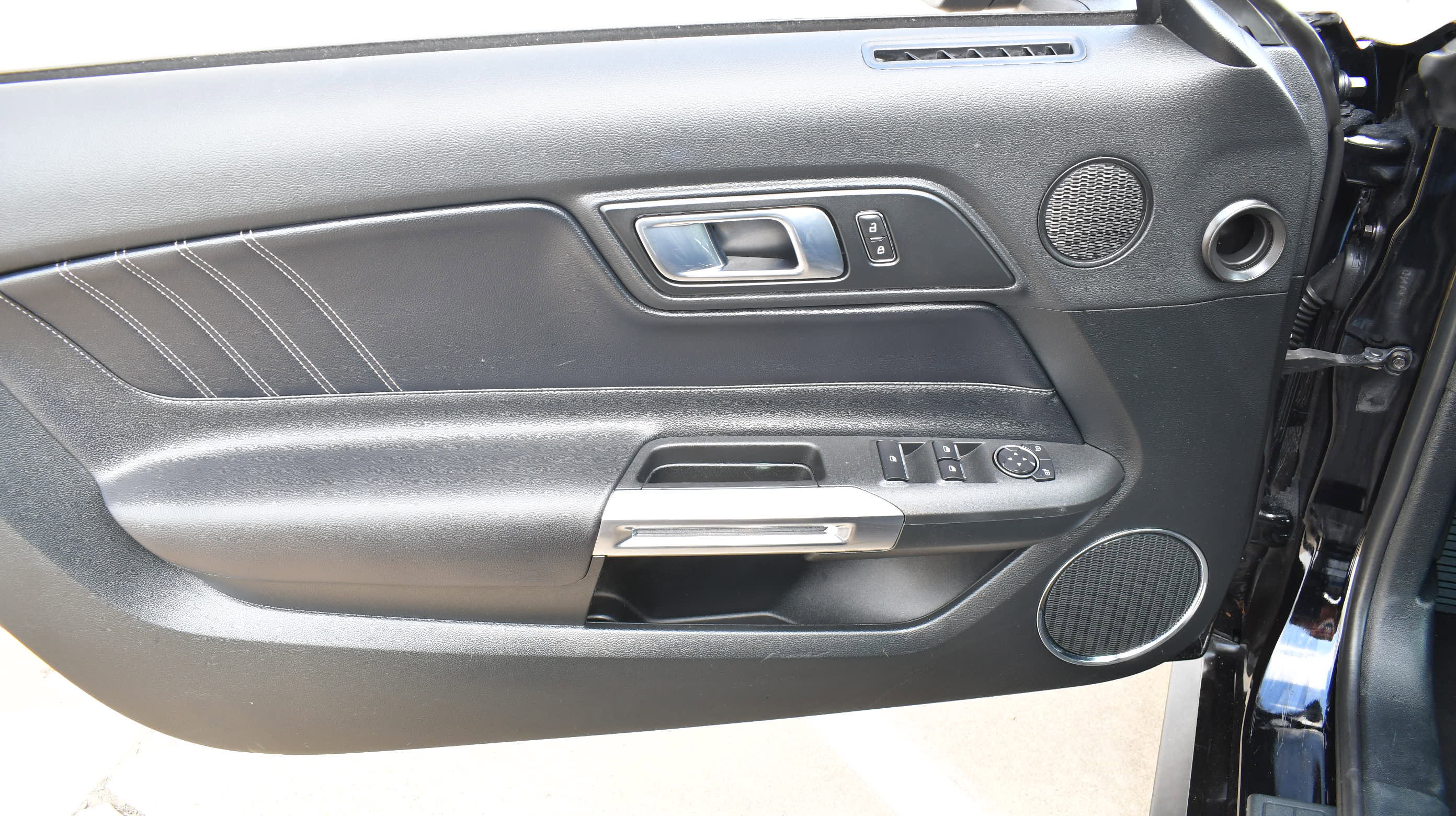 Used 2023 Ford Mustang Premium RWD image 9