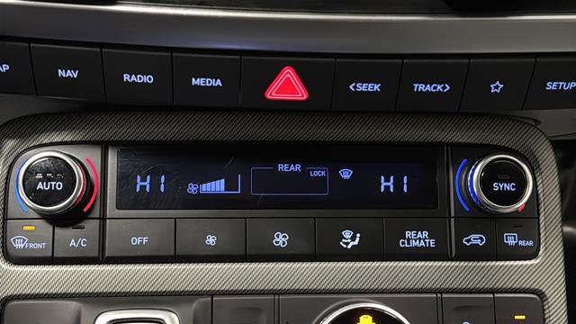 Used 2023 Hyundai Palisade SEL w/ Premium Package image 18