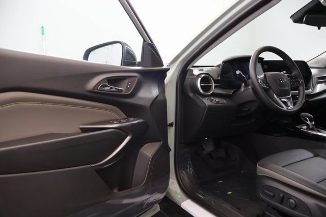 New 2026 Chevrolet Trax ACTIV w/ Sunroof Package FWD image 9