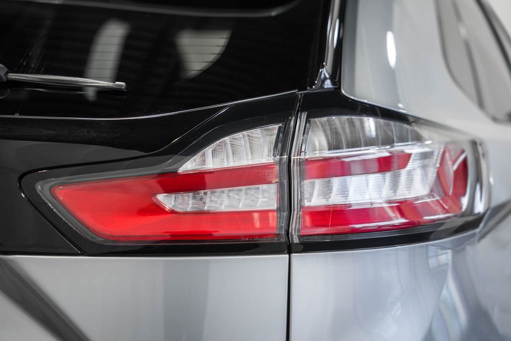 Used 2022 Ford Edge SE image 6