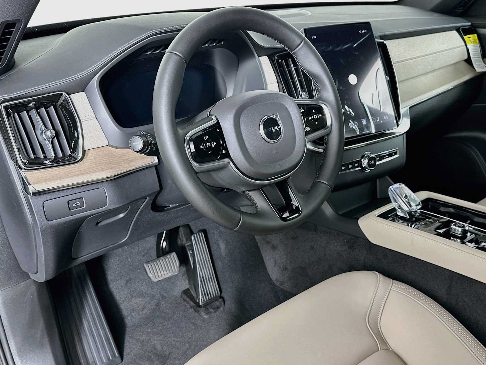 New 2026 Volvo XC90 B6 Plus w/ Protection Package Premier AWD/4WD image 9