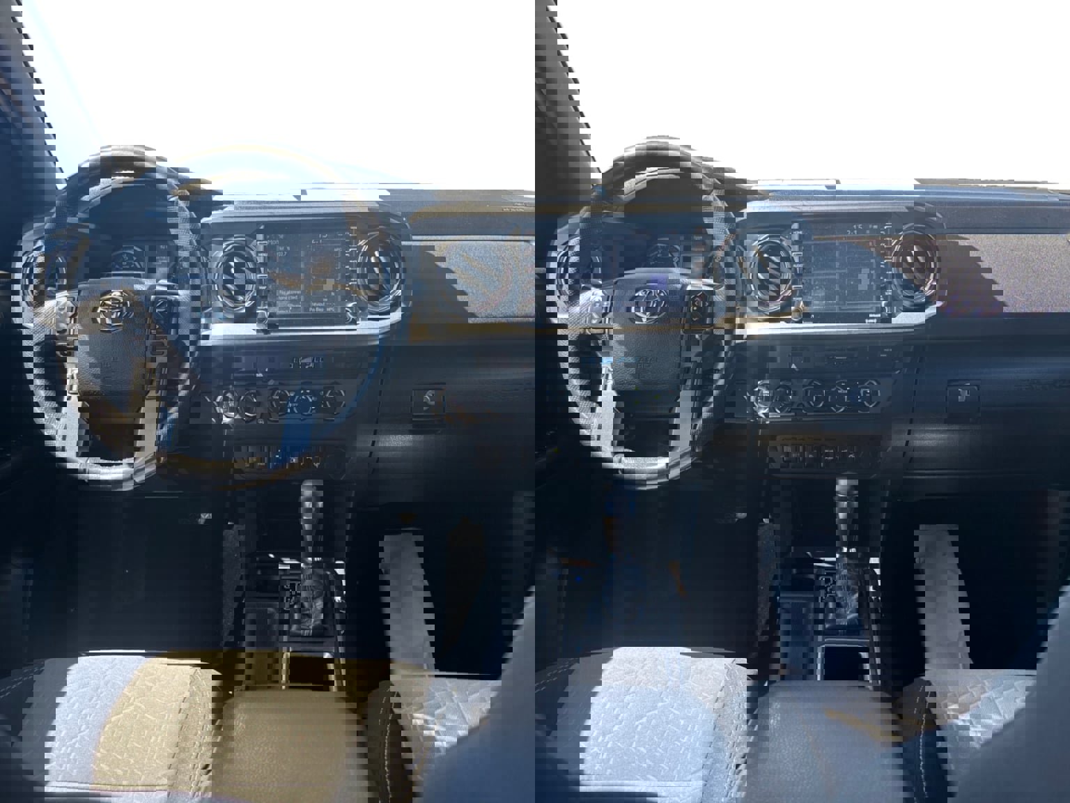 Used 2021 Toyota Tacoma TRD Off-Road w/ Technology Package AWD/4WD image 6