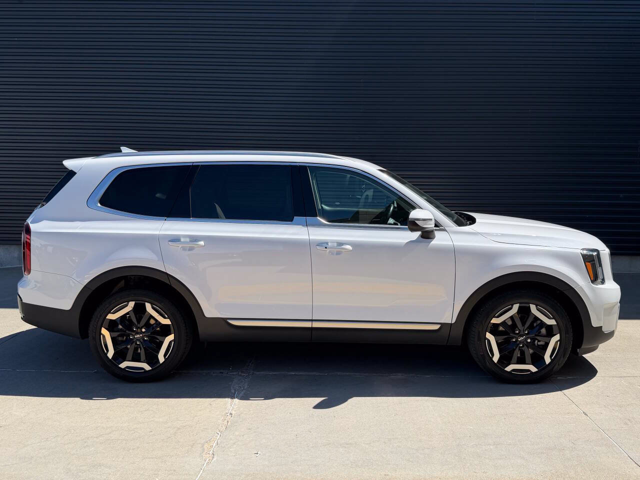 Used 2023 Kia Telluride S AWD/4WD image 10
