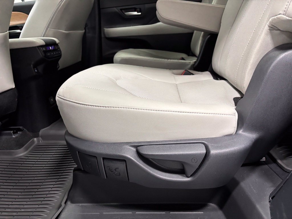 Used 2026 Toyota Grand Highlander AWD image 47