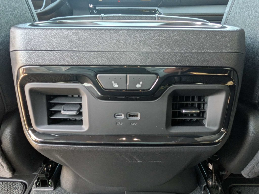 Used 2024 GMC Sierra 1500 AT4 w/ Technology Package AWD/4WD image 14