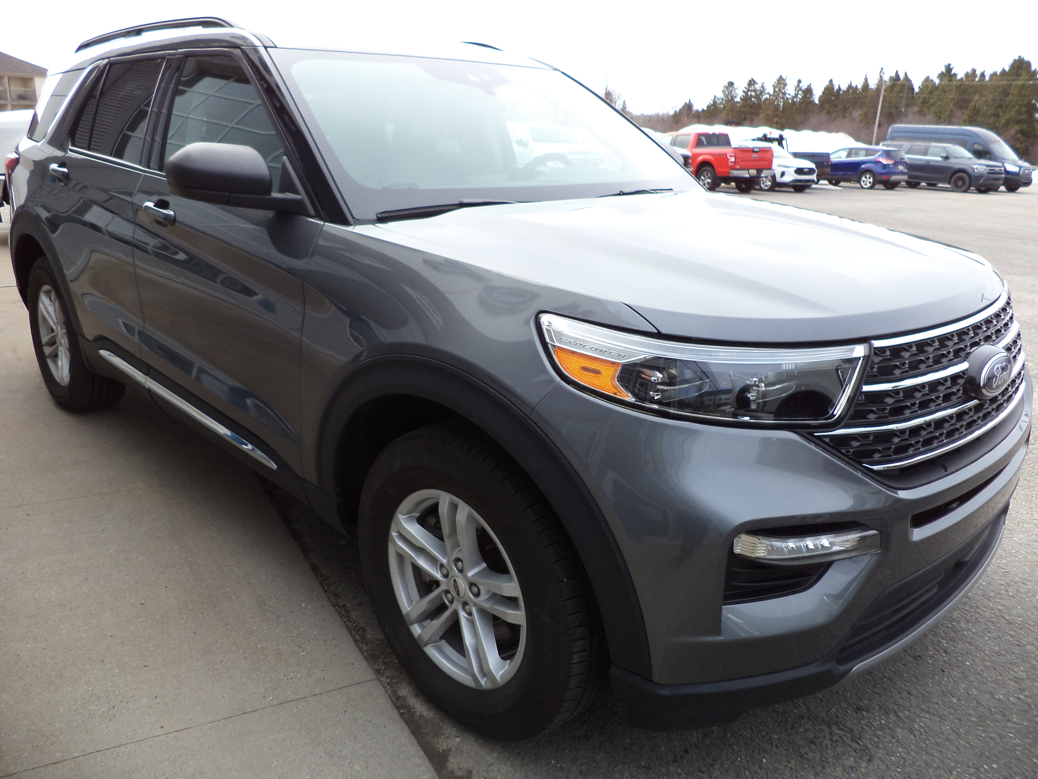Used 2023 Ford Explorer XLT w/ Equipment Group 202A image 9