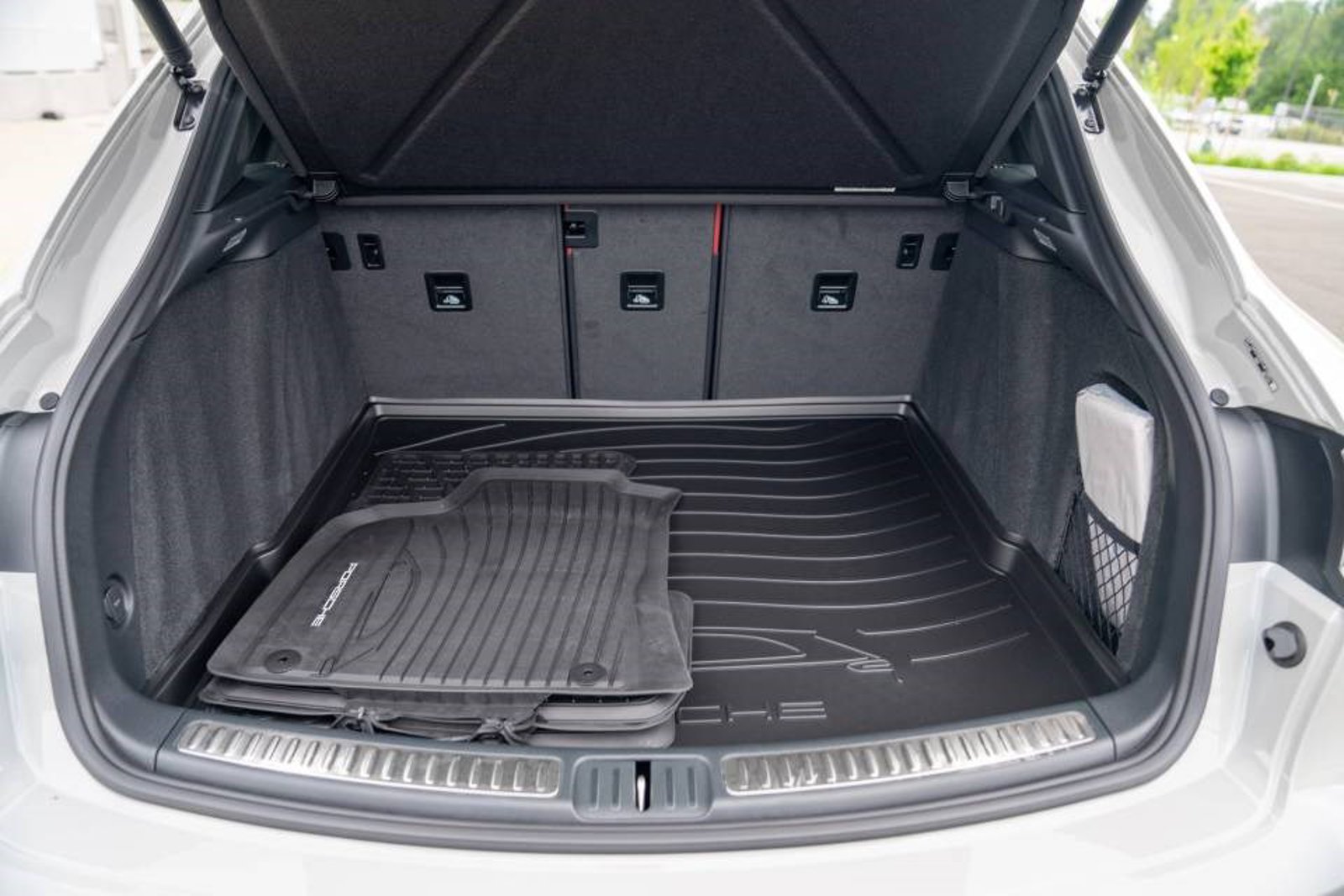 New 2026 Porsche Macan AWD/4WD image 28