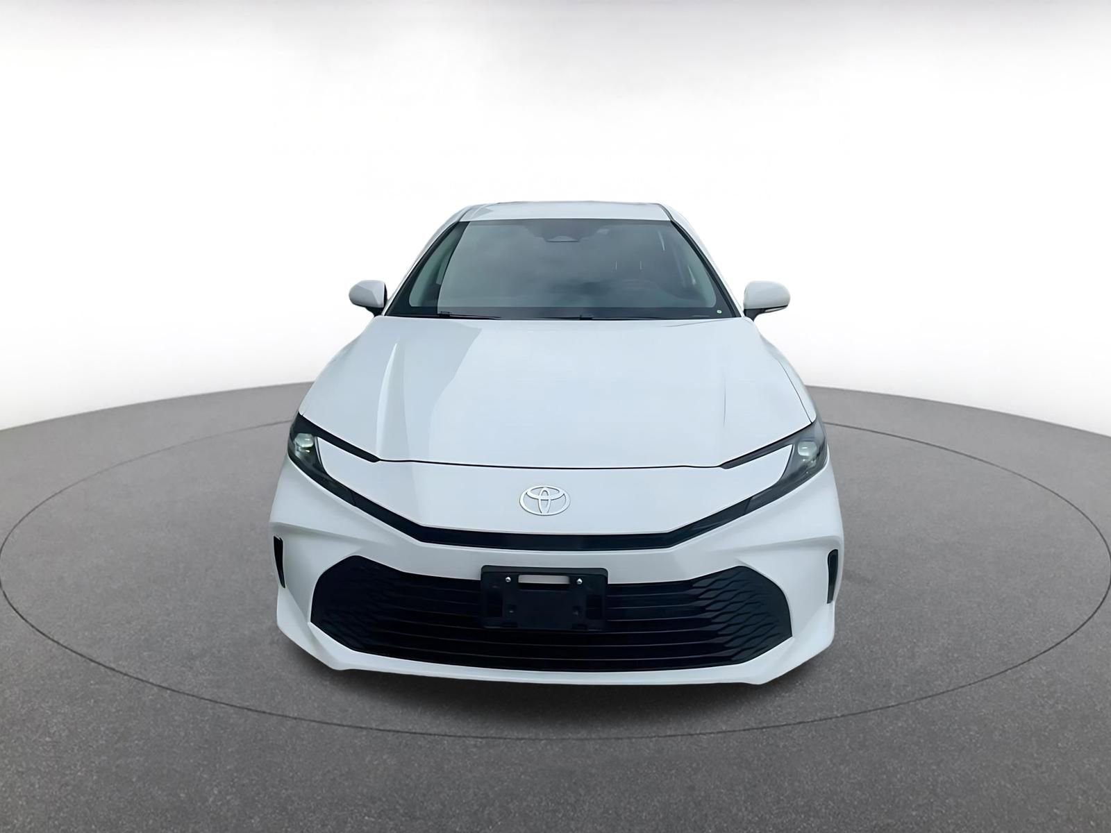 Used 2025 Toyota Camry LE image 4