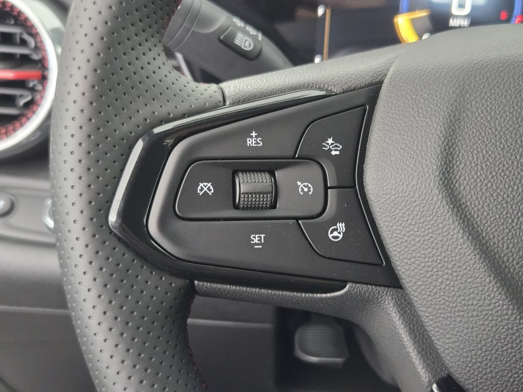 New 2026 Chevrolet Trax RS w/ Sunroof Package FWD image 31