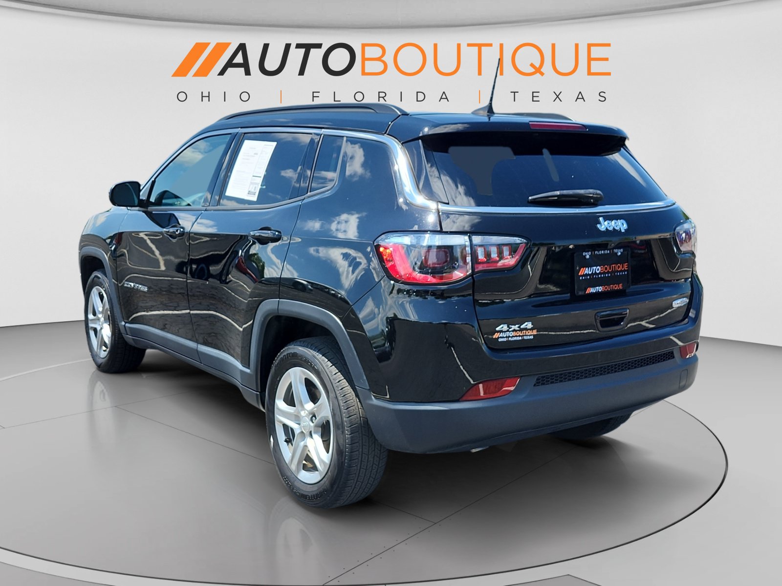 Used 2024 Jeep Compass Latitude AWD/4WD image 3
