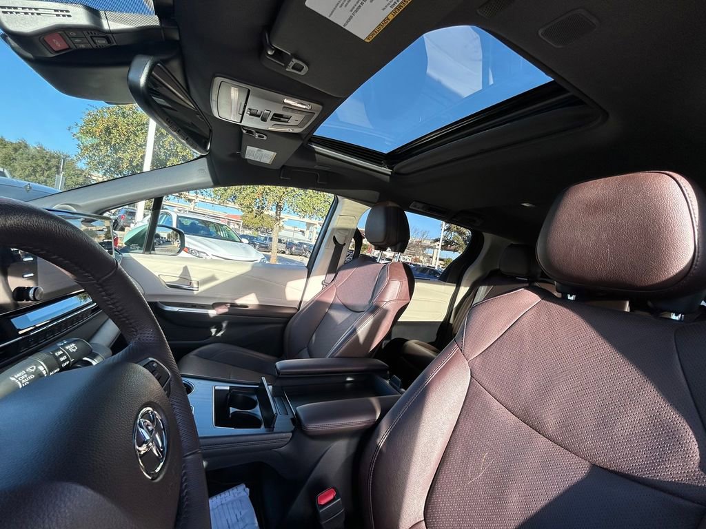 Certified 2023 Toyota Sienna Platinum image 12