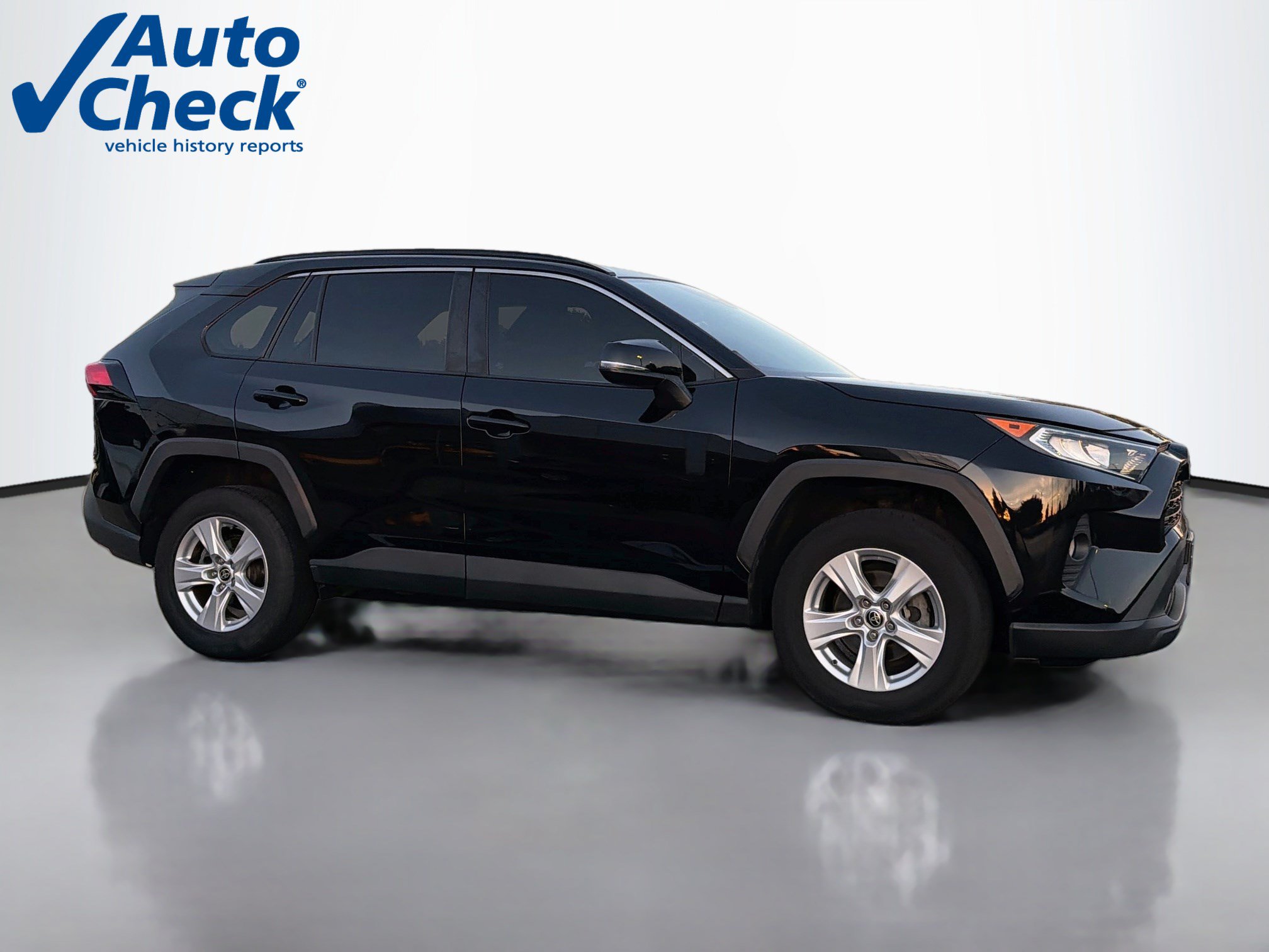 Used 2021 Toyota RAV4 XLE FWD image 1