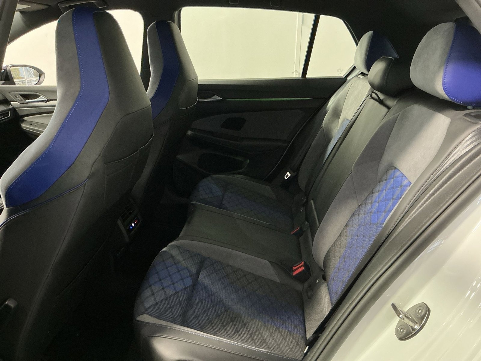 Used 2025 Volkswagen Golf w/ Euro Style Package AWD/4WD image 24