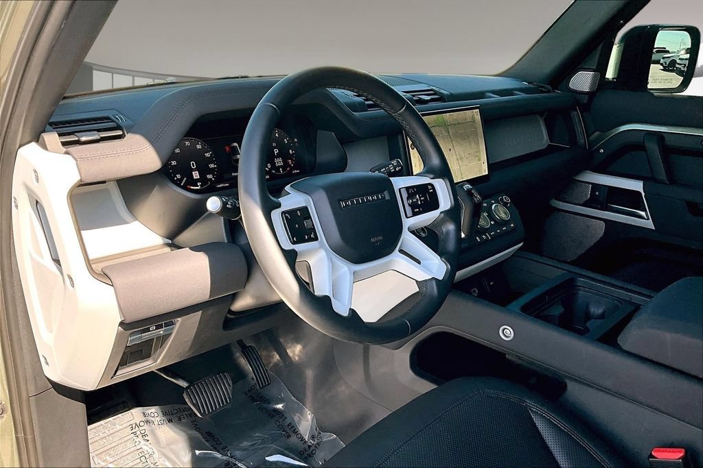 Certified 2023 Land Rover Defender 130 SE AWD/4WD image 15