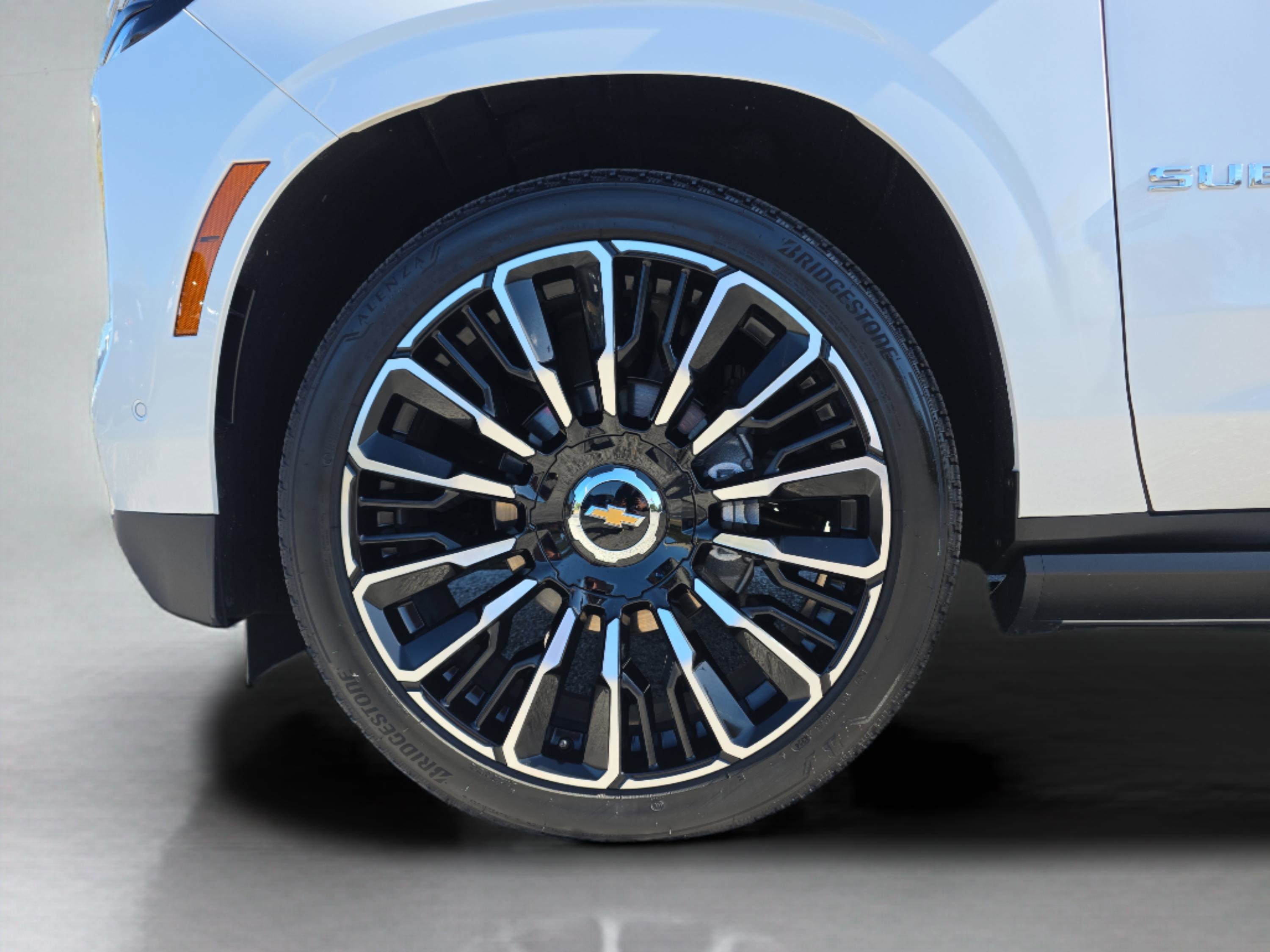 Used 2025 Chevrolet Suburban High Country image 12