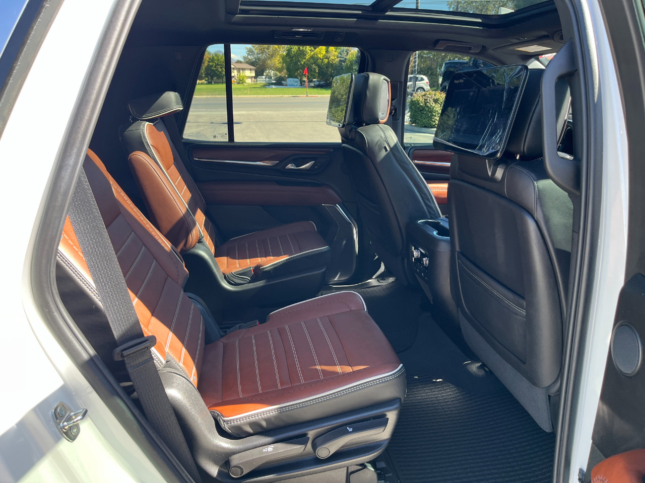 Used 2024 GMC Yukon Denali Ultimate image 8