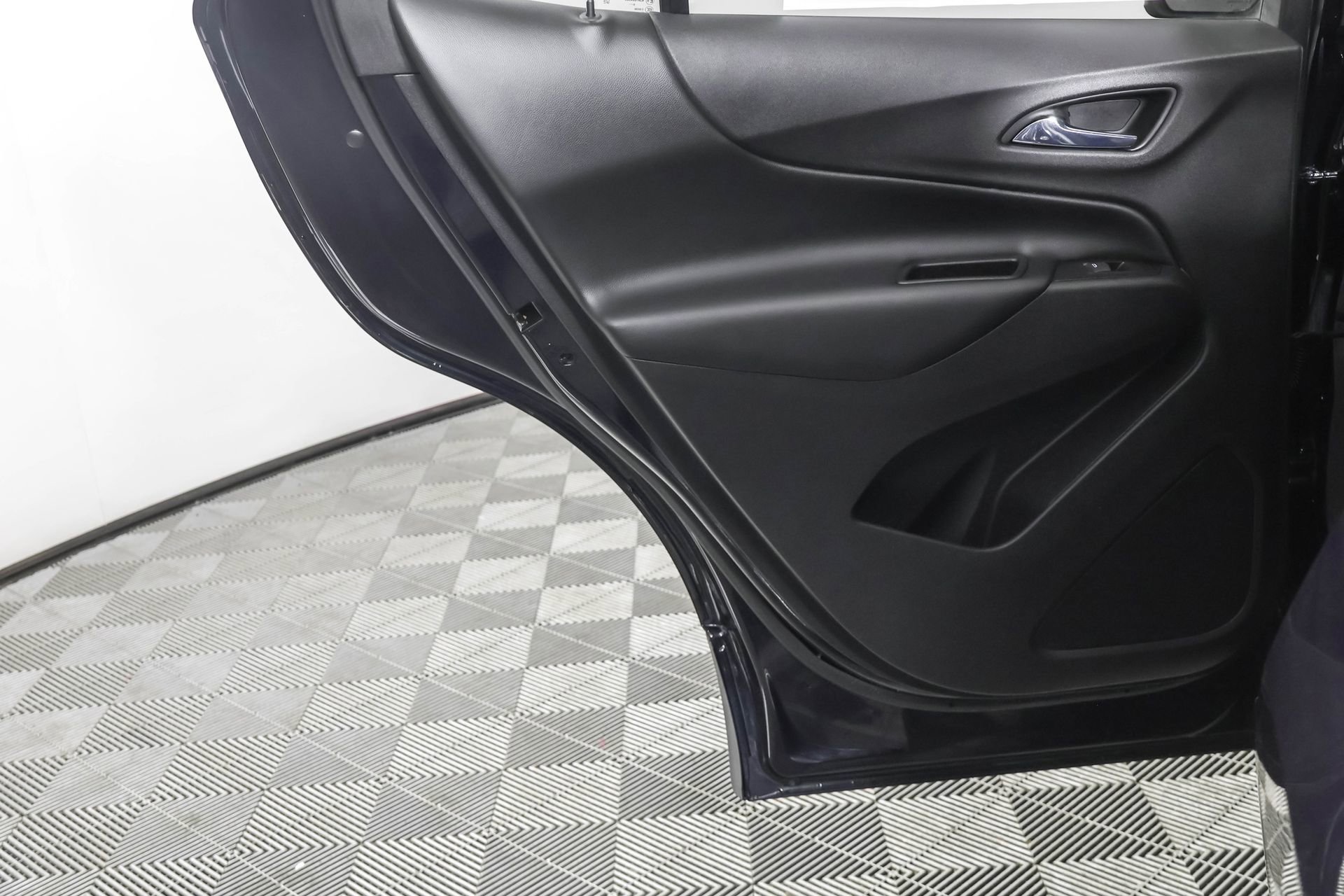 Used 2020 Chevrolet Equinox LT image 36