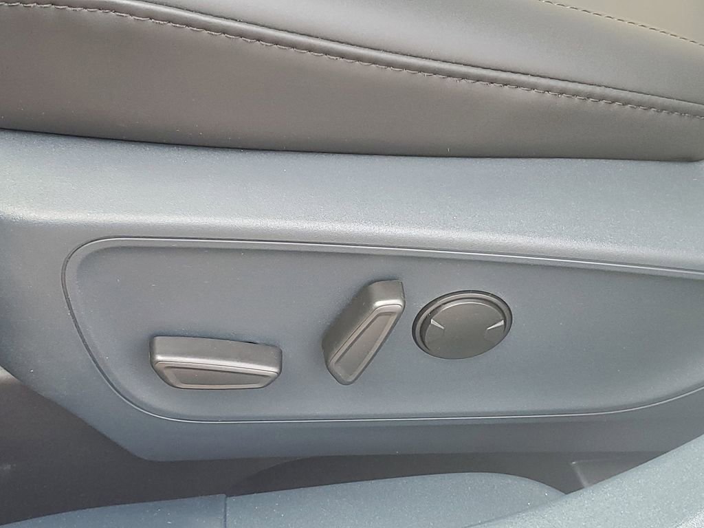 New 2025 Ford Maverick Lariat w/ Black Appearance Package image 8