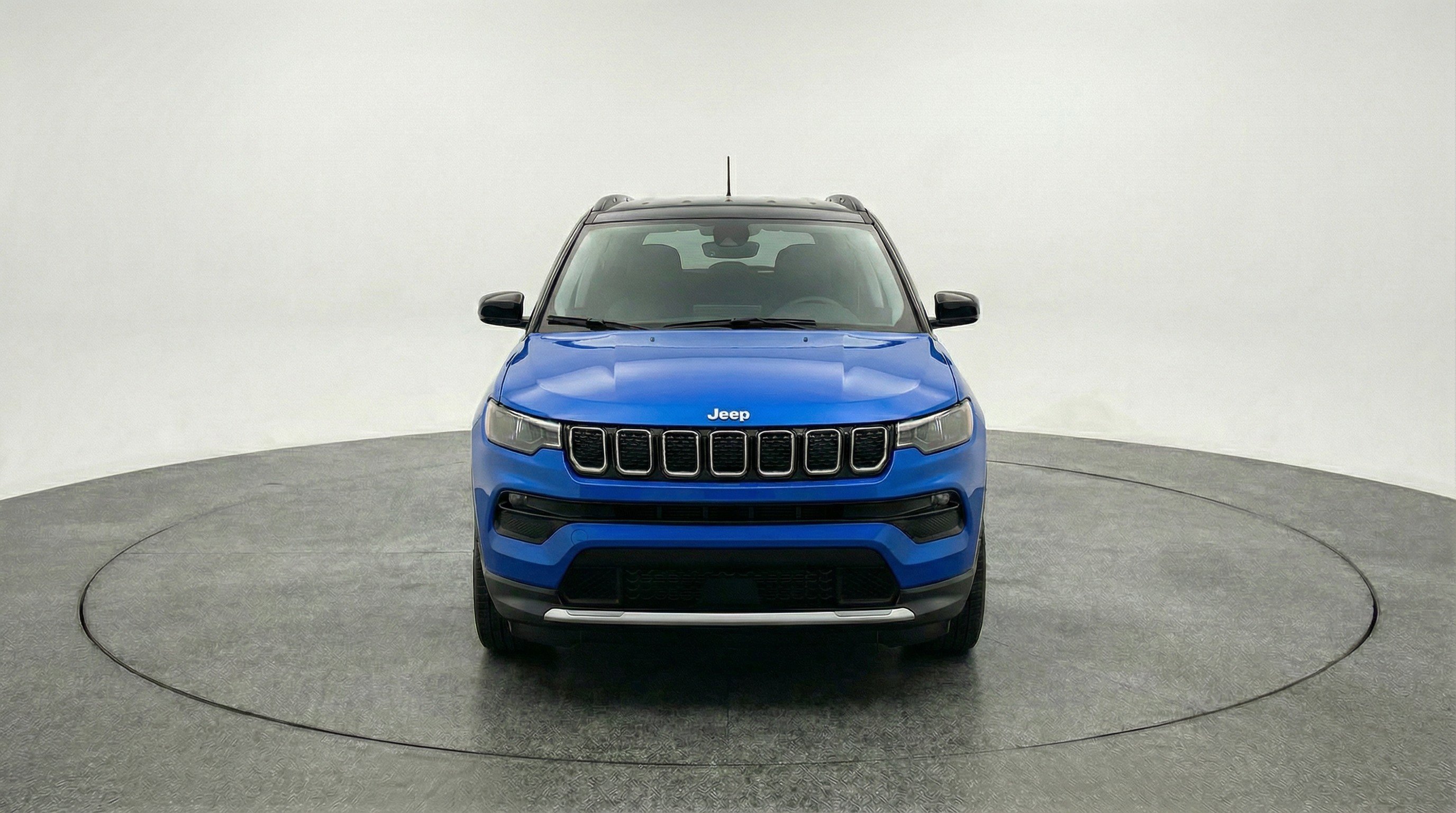 Used 2025 Jeep Compass Limited AWD/4WD image 2