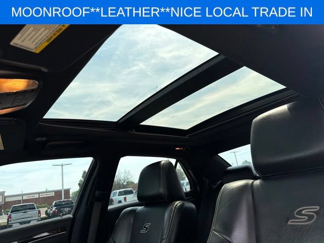 Used 2018 Chrysler 300 S w/ 300S Premium Group RWD image 26