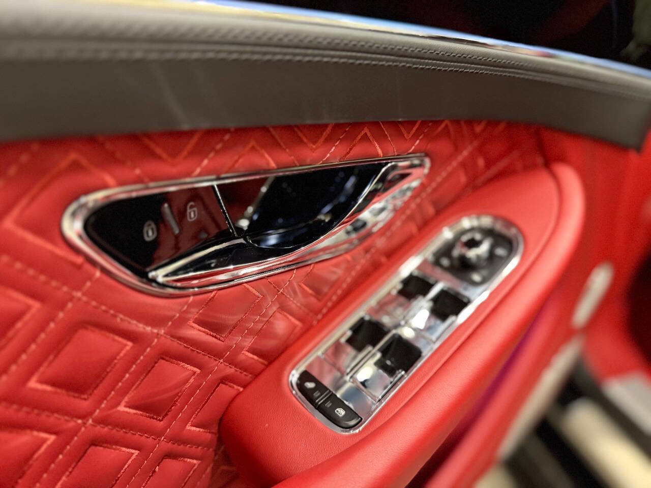 Used 2021 Bentley Continental GT image 17