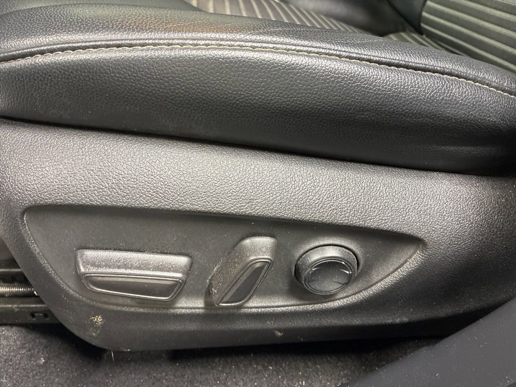 Used 2022 Toyota Highlander XSE AWD/4WD image 11