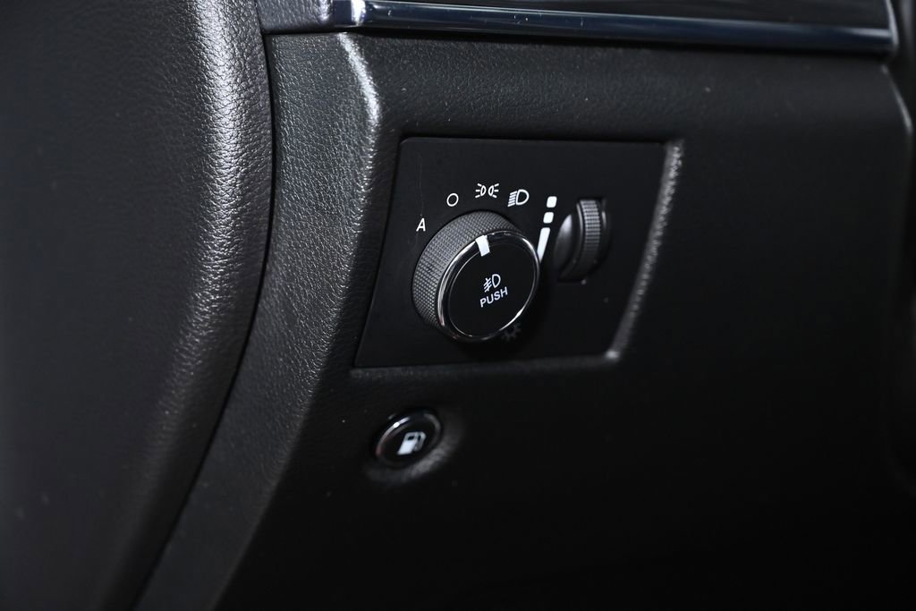 Used 2020 Jeep Grand Cherokee Limited w/ Premium Lighting Group image 23