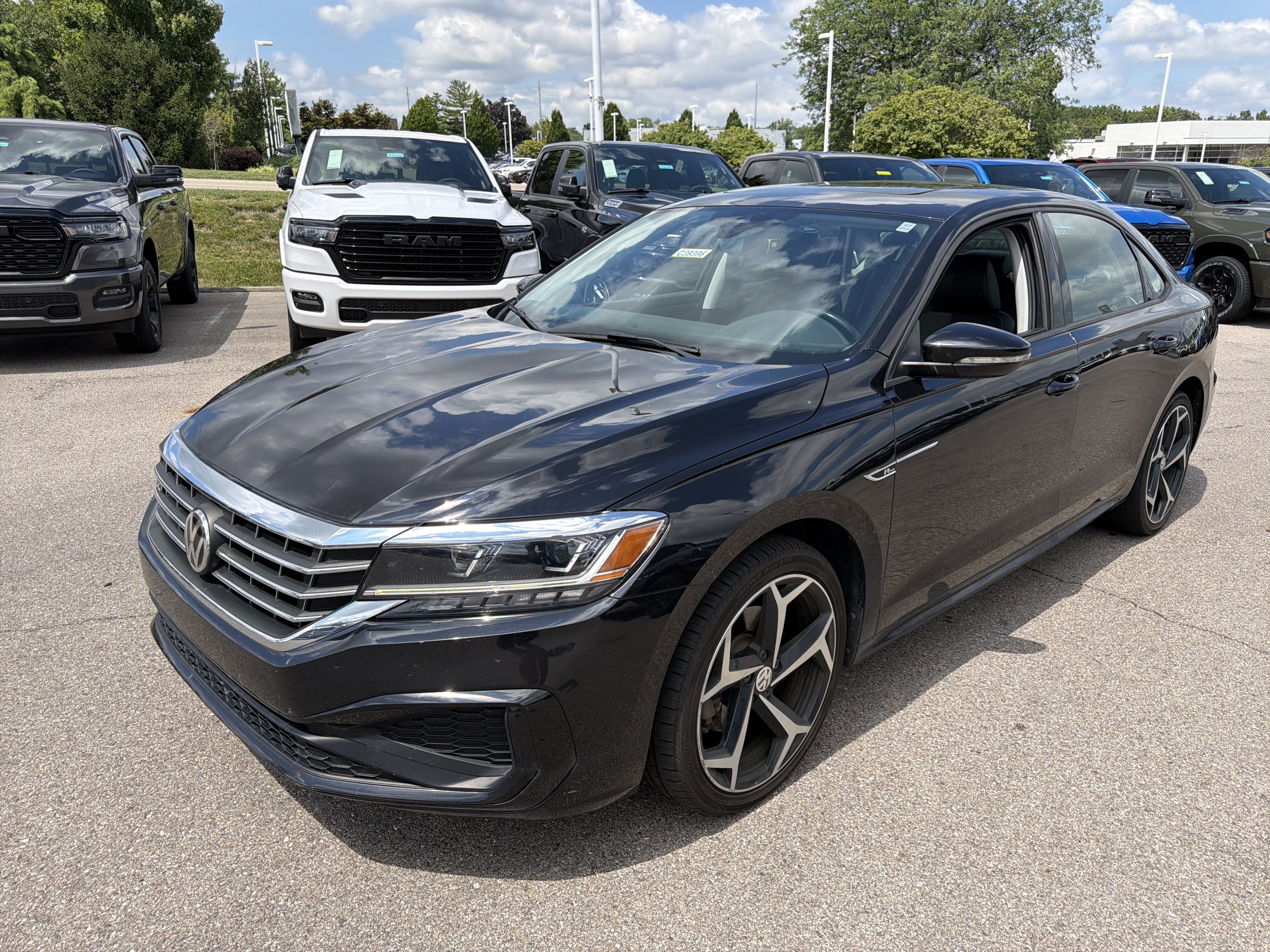 Used 2020 Volkswagen Passat 2.0T R-Line FWD image 4