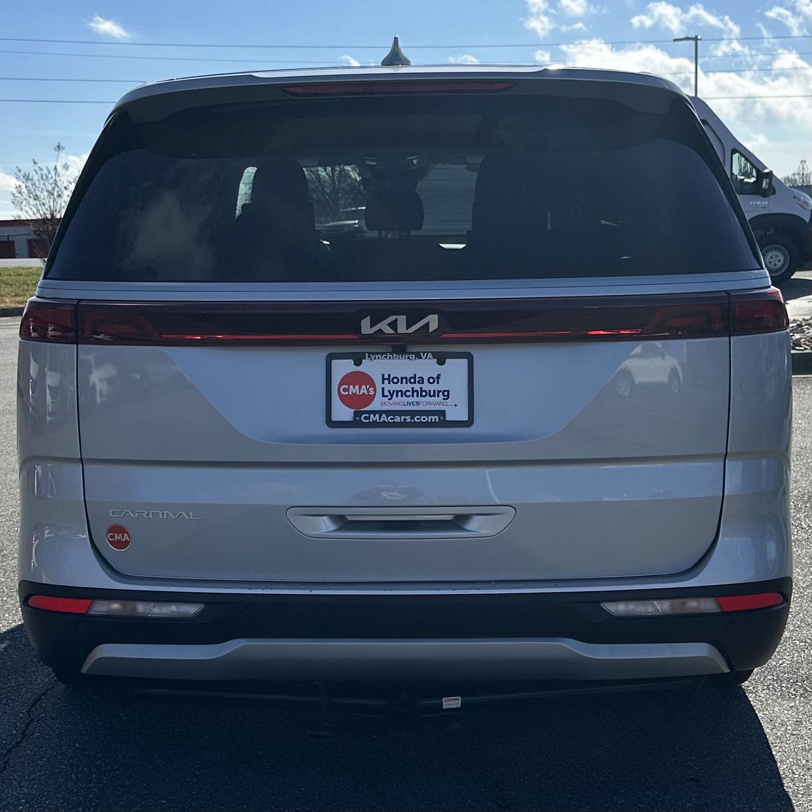 Used 2023 Kia Carnival LX w/ Paint Protection Package image 4