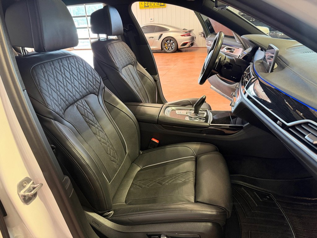 Used 2020 BMW 740i xDrive w/ M Sport Package AWD/4WD image 20