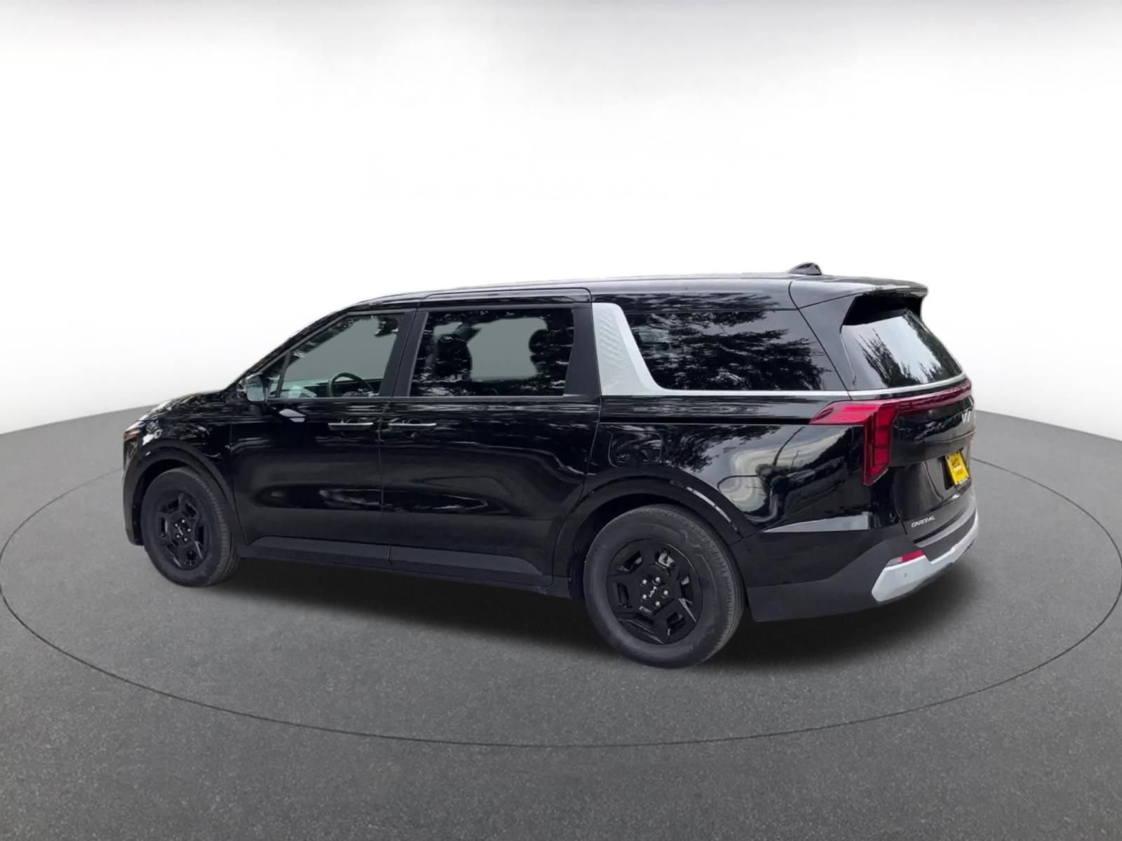 Used 2026 Kia Carnival FWD image 9