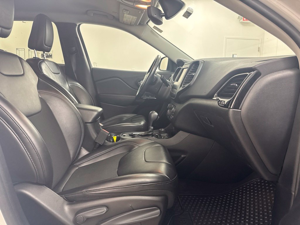 Used 2020 Jeep Cherokee Latitude Plus AWD/4WD image 29